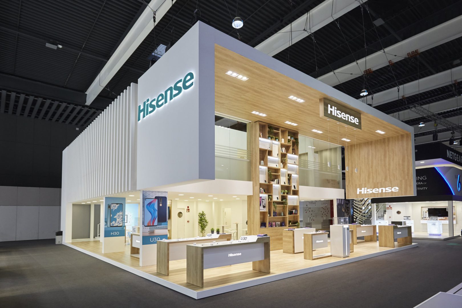 Diseño y construcción del stand de Hisense.
Diseño y construcción del stand de Hisense.