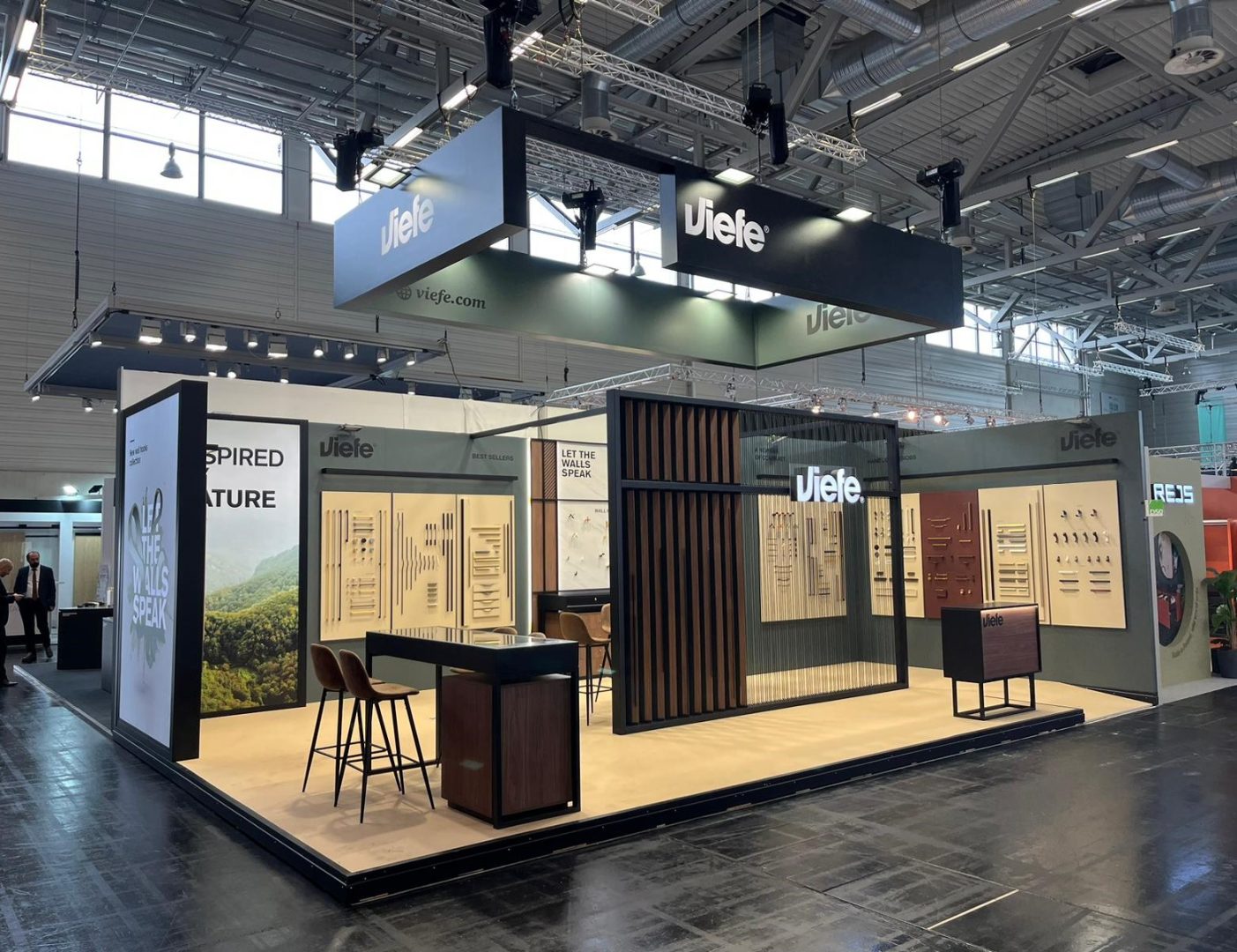 Diseño y construcción del Stand de VIEFE en INTERZUM 2023.
Diseño y construcción del Stand de VIEFE en INTERZUM 2023.