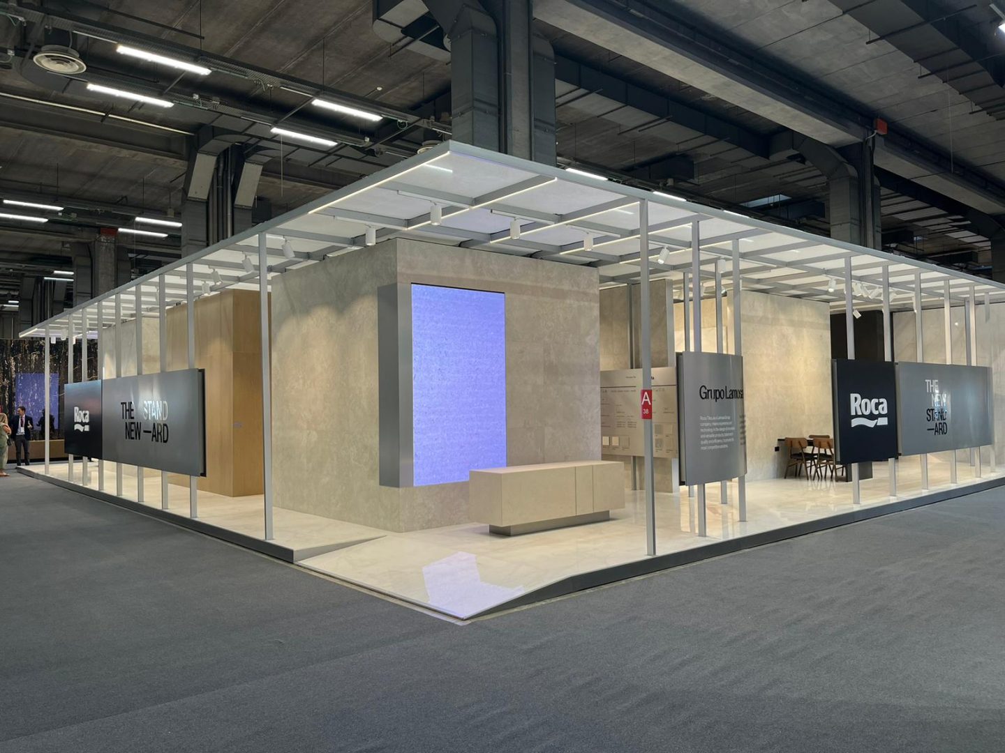 Management and construction of the ROCA stand in CERSAIE 2023.
