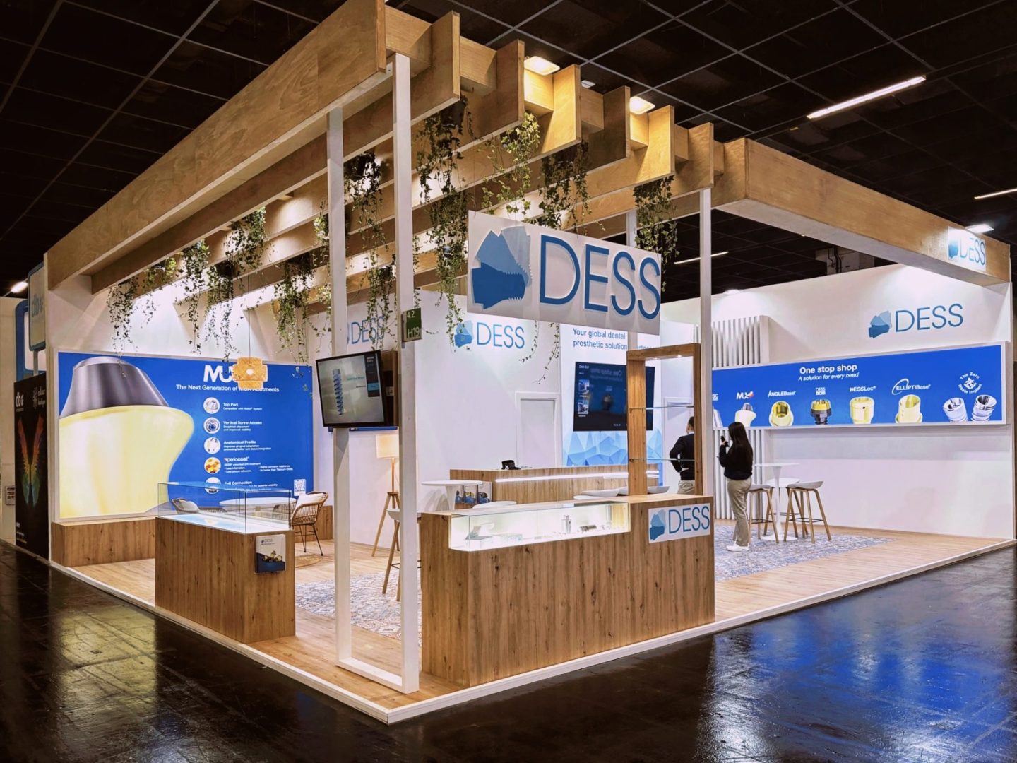 Diseño y construcción del Stand de DESS DENTAL en IDS 2025.
