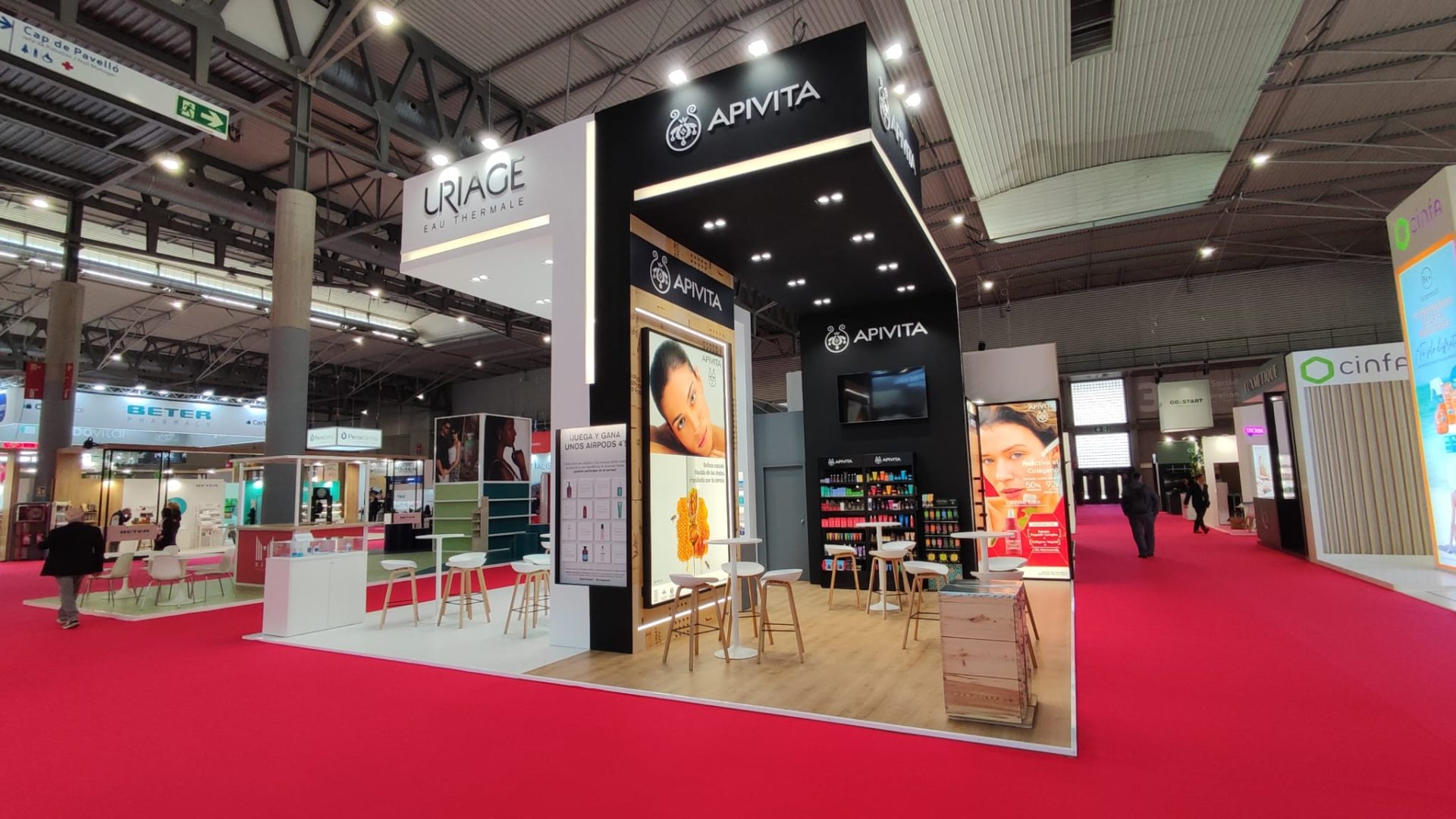 Diseño y construcción del Stand de URIAGE & APIVITA en INFARMA 2025.
